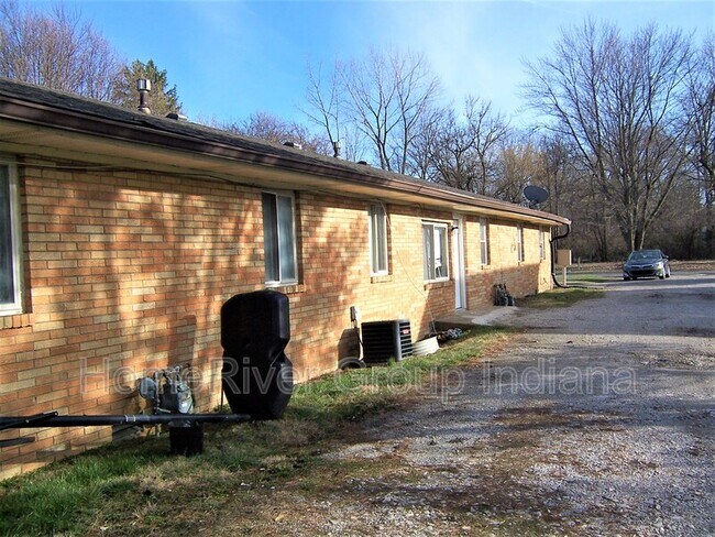 Building Photo - 3138 E Bradbury Ave