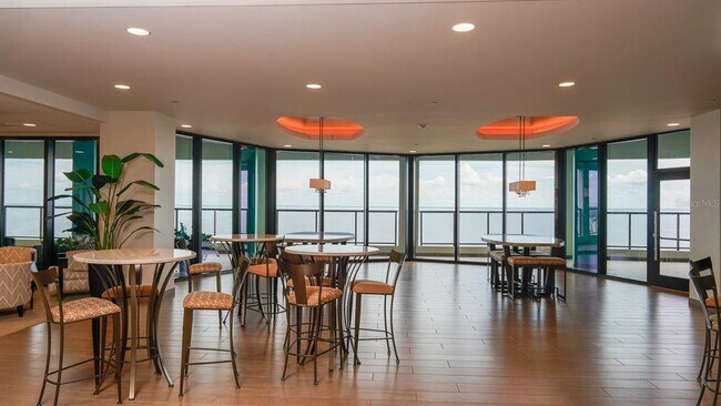 Building Photo - 1 Beach Dr SE