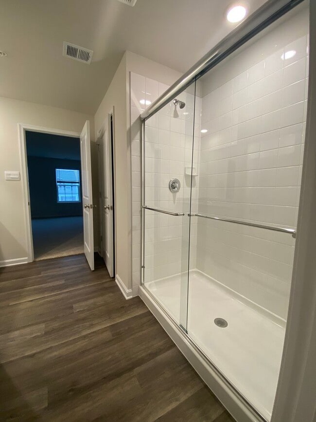 Building Photo - Beautiful Nearly-New 4 Bedroom, 2.5 Bath H...