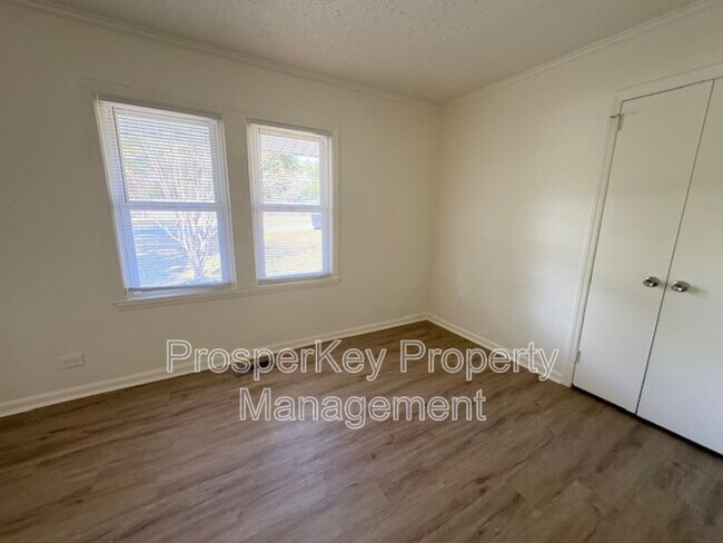 Building Photo - 5244 Winburn Ave
