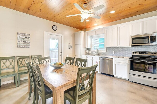 Building Photo - 2606 Eleventh Street-SI ID1023248P