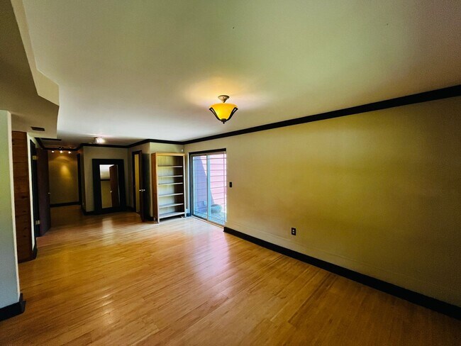 Building Photo - Wonderfully Eclectic Bainbridge Home, Perfect for Nature Lovers!