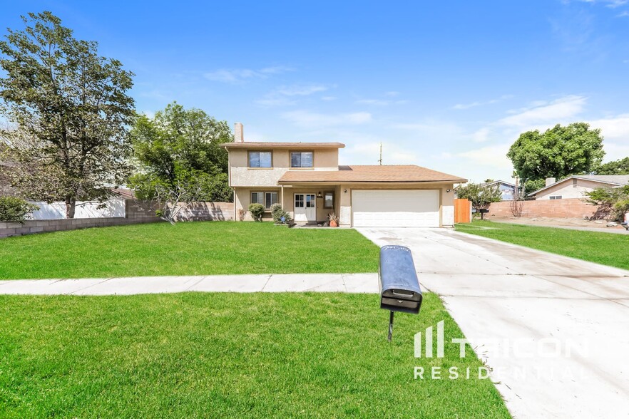 Primary Photo - 1455 Paiute Ave