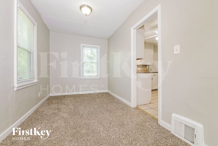 Building Photo - 8000 E 87th St