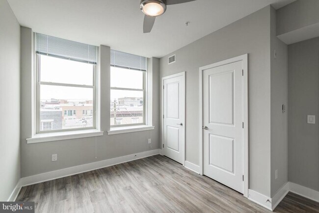 Building Photo - 1607 Catharine St