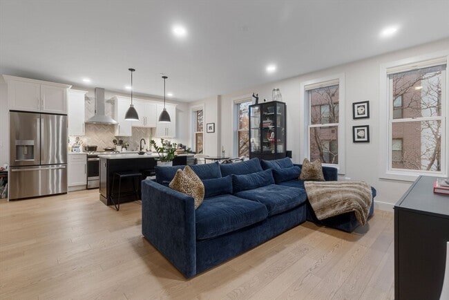 Building Photo - 202 Maverick St