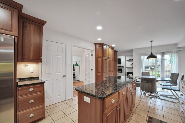 Building Photo - 18420 Shady View Ln
