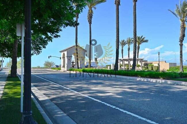 Building Photo - 1439 E Via Albero Dr