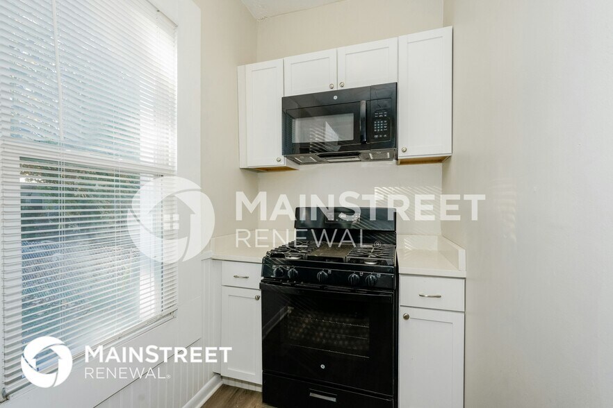 Building Photo - 664 S 27th St