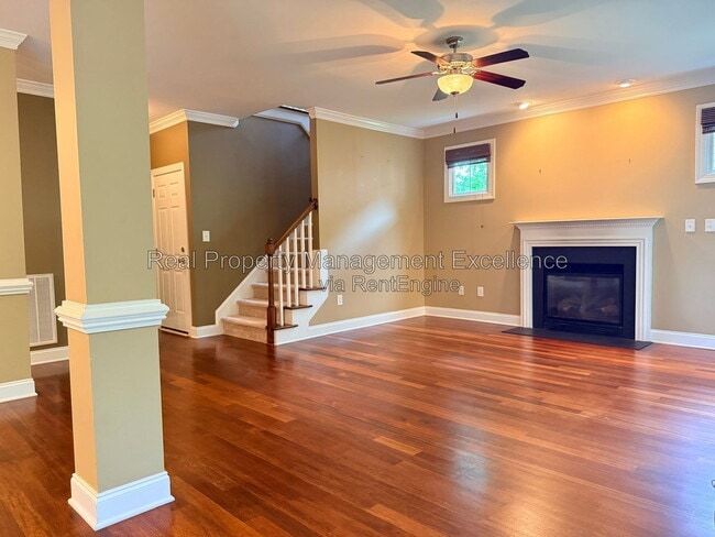 Building Photo - 616 Lake Artesia Ln