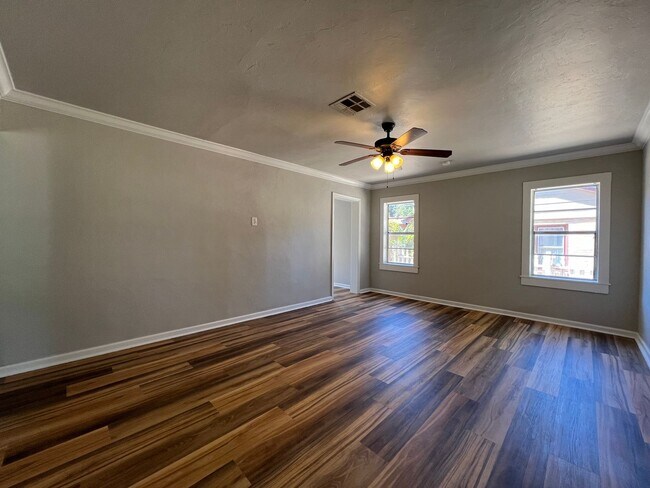 Building Photo - Fully Remodeled Home In Great Area Near Tinker AFB