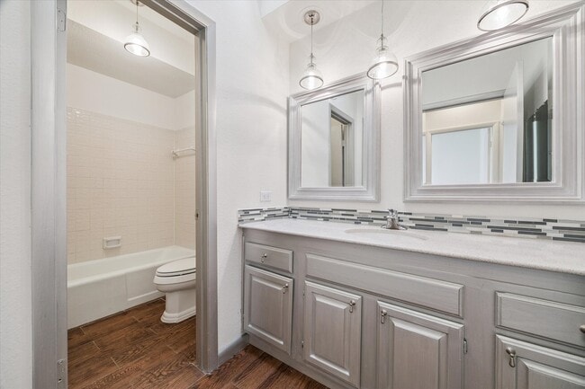 Building Photo - 2721 S Glen Haven Blvd