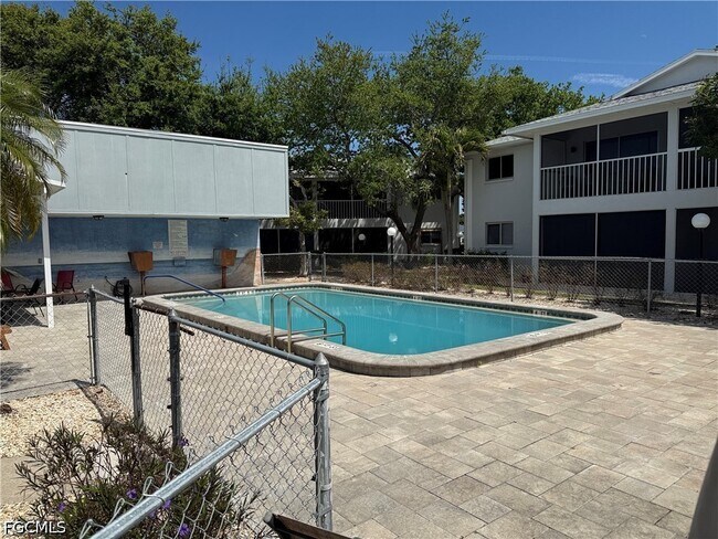 Building Photo - 5031 SW 16th Pl