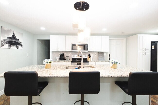 Building Photo - 3007 E 21st Ave