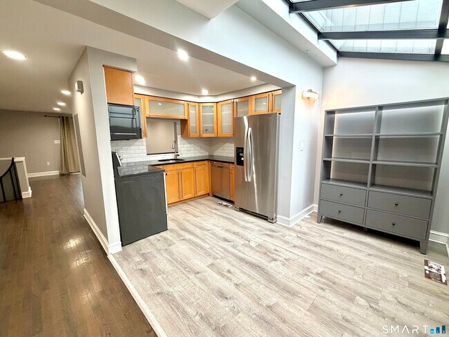 Building Photo - 35 Seaside Ave