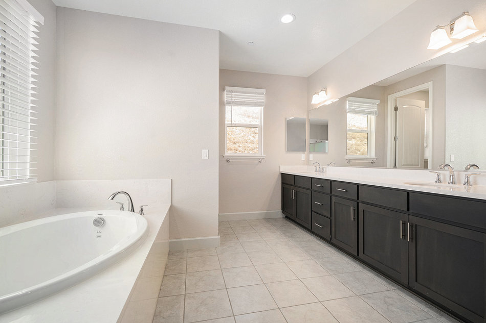 Building Photo - 31 Cortina Ct