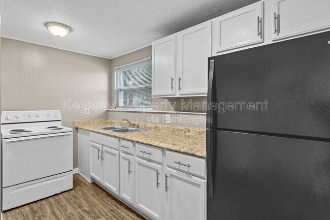 Building Photo - 116 Argyle Ave