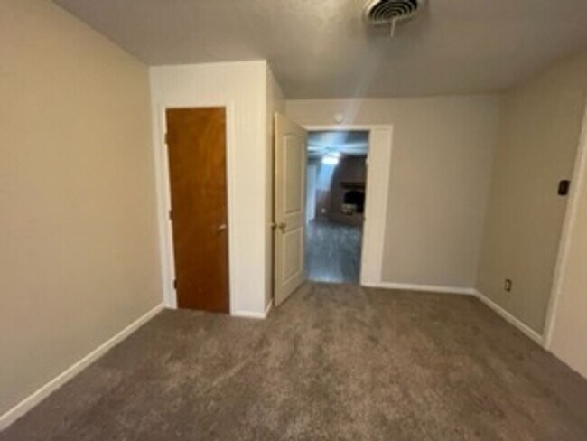 Building Photo - House Located Near Various Take Out & Clos...