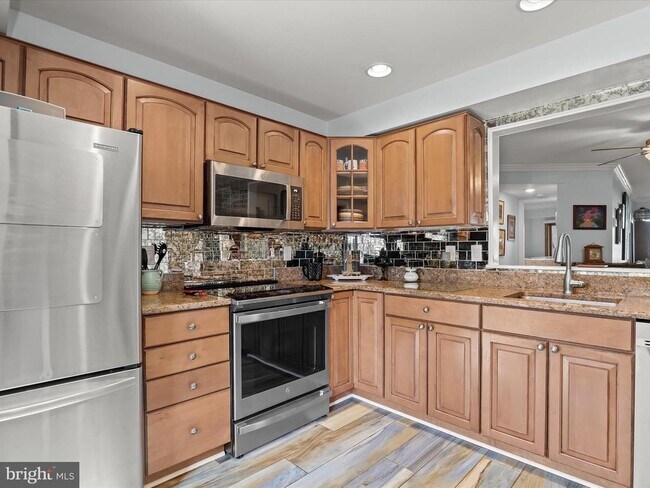Building Photo - 7024 Channel Village Ct