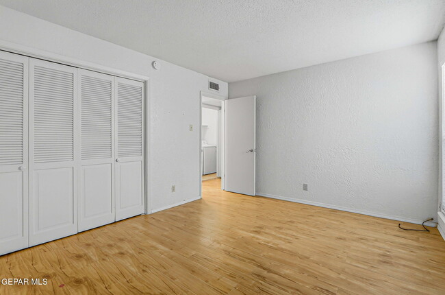 Building Photo - 4433 N Stanton St