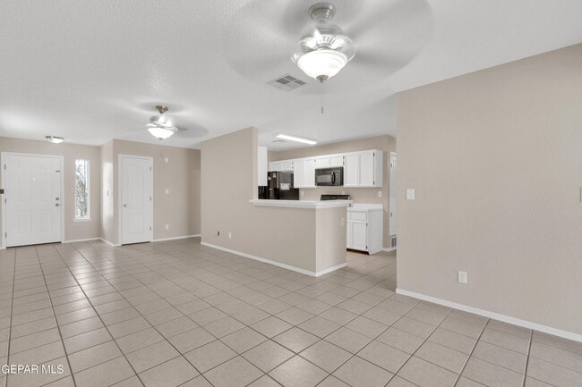 Building Photo - 12163 Tower View Dr