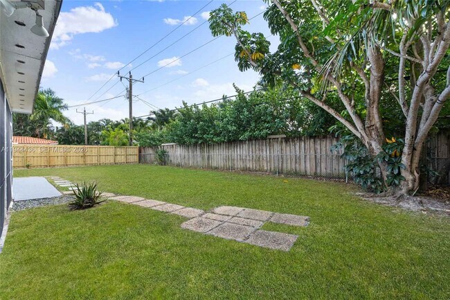 Building Photo - 1472 NE 62nd St