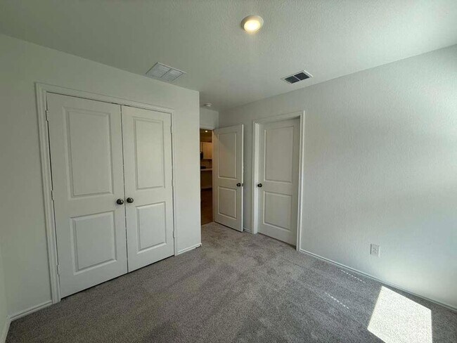 Building Photo - 623 Sormonne Lp