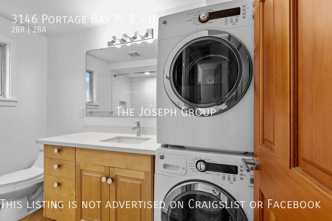 Building Photo - One of a kind 2 bed/1.75 bath houseboat ov...