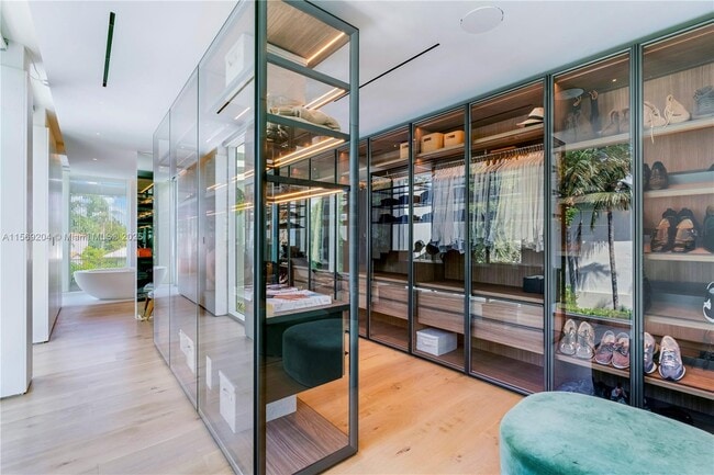 Building Photo - 440 S Mashta Dr