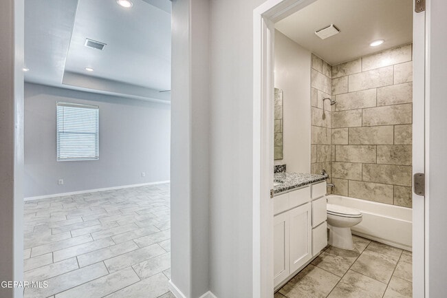 Building Photo - 916 Pettus Pl