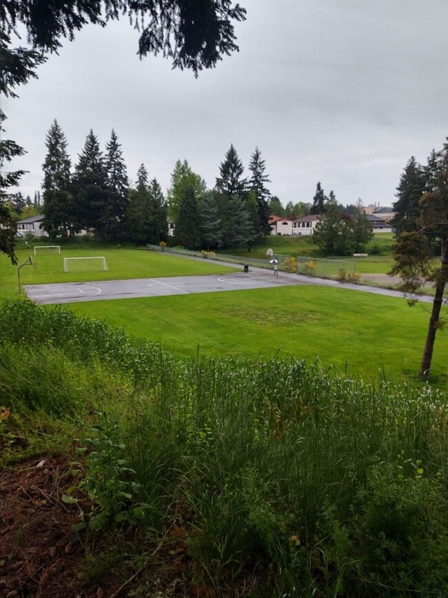 Building Photo - 2BD/1B Lacey Duplex with Large Yard and Ga...