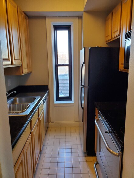 Building Photo - 15 E Kirby St