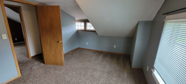 Building Photo - AVAILABLE JUNE 2025 - 4 Bed, 1 Bath, Near ...