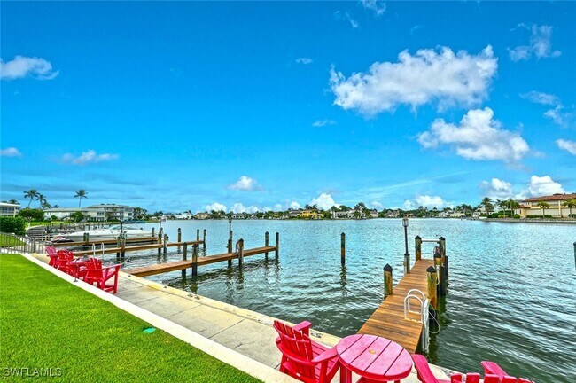 Building Photo - 3200 Gulf Shore Blvd N
