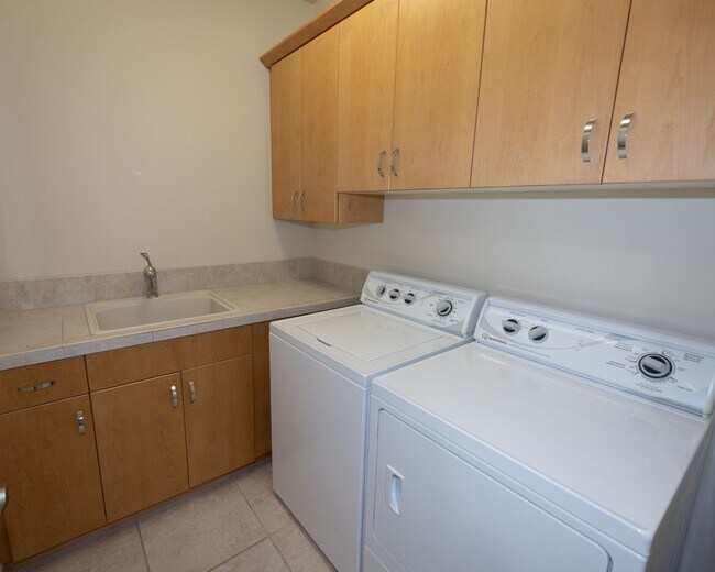 Building Photo - 2 Creeks Condominiums - Gated Community on Camas Meadows Golf Course