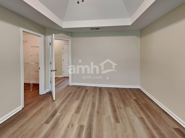 Building Photo - 513 Autumn Walk