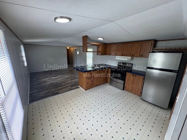 Building Photo - 9499 Wendi Dr NE