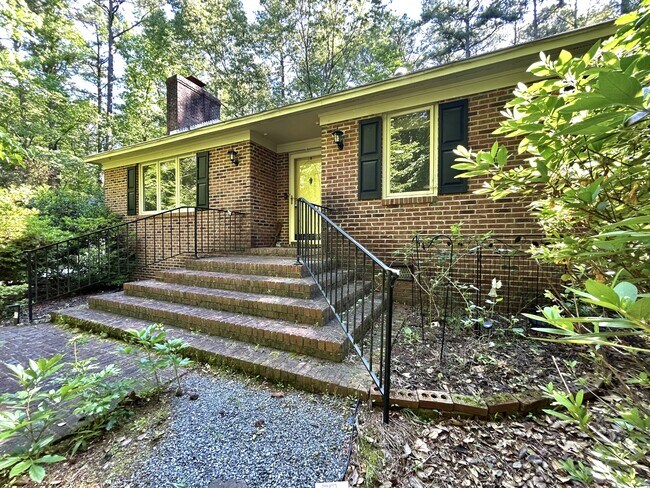 Building Photo - 1963 Wedgewood Dr