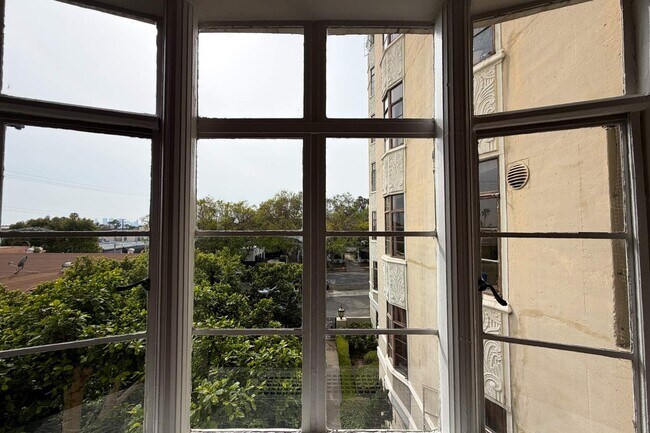 Building Photo - 1314 Hayworth Ave