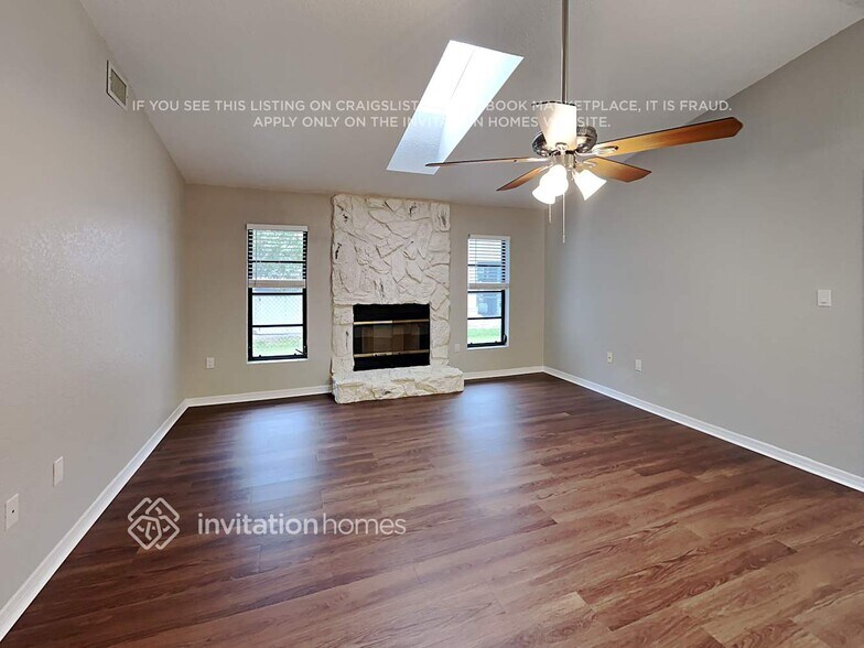 Building Photo - 2118 Amarillo Ln