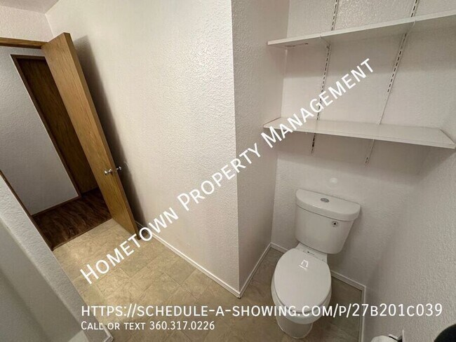 Building Photo - Lower Level 2 BR Apartment with W/S/G  Ava...