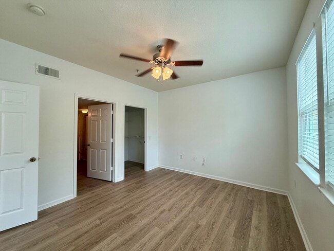 Building Photo - Bright and updated 3-bedroom, 2-bath condo