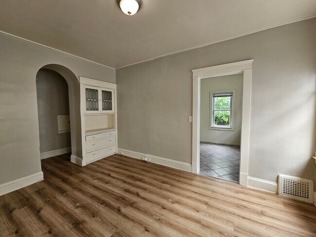 Building Photo - Idlewood Ave