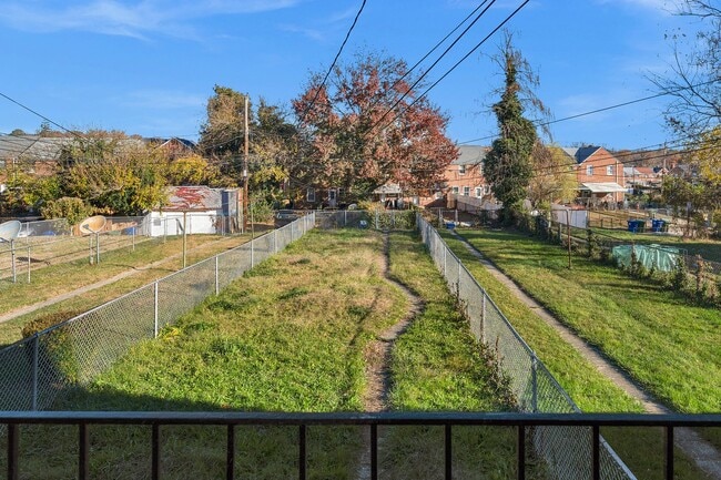 Building Photo - Charming 4-bedroom, 2-bath