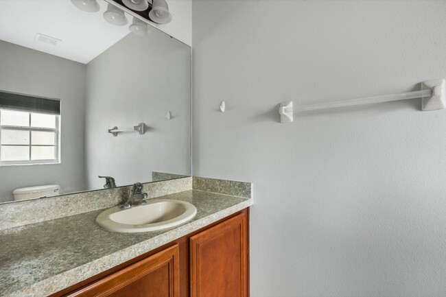 Building Photo - Spacious Water View 3/2.5/1 Winter Park To...