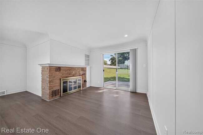Building Photo - 2079 Klingensmith Rd