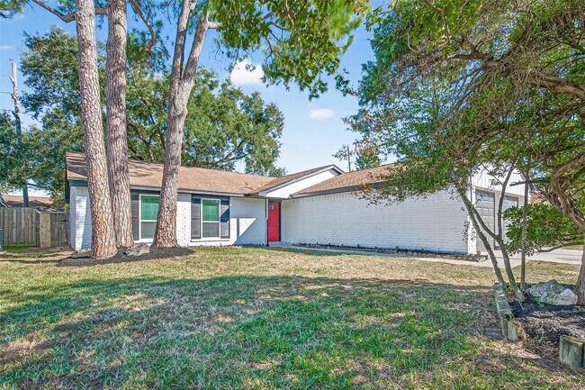 Building Photo - 11434 Loyola Dr