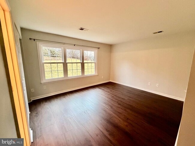 Building Photo - 214 Fernwood Pl