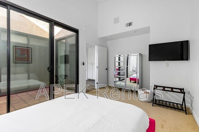 Building Photo - 2842 Sundance Cir W