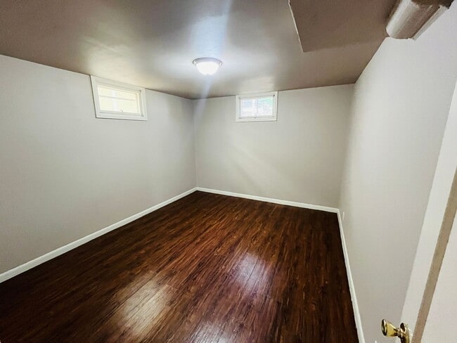 Building Photo - 515 Avenue C
